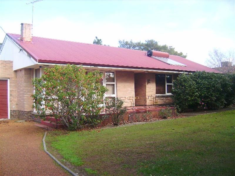 327 Eleventh Road, Brookdale WA 6112