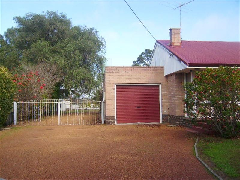 327 Eleventh Road, Brookdale WA 6112