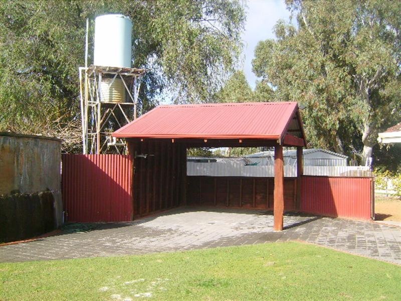 327 Eleventh Road, Brookdale WA 6112