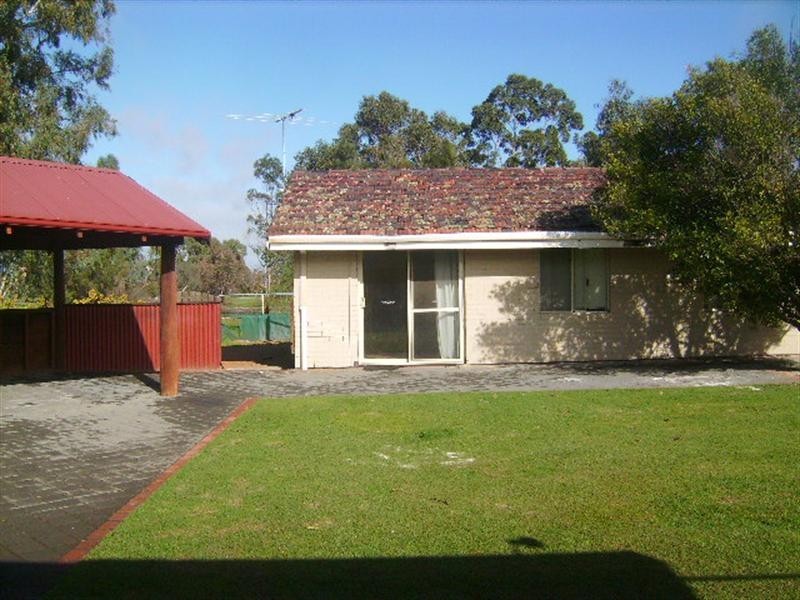 327 Eleventh Road, Brookdale WA 6112