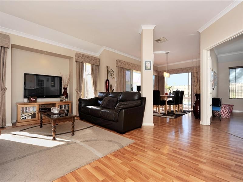 3 Lyon Road, Atwell WA 6164
