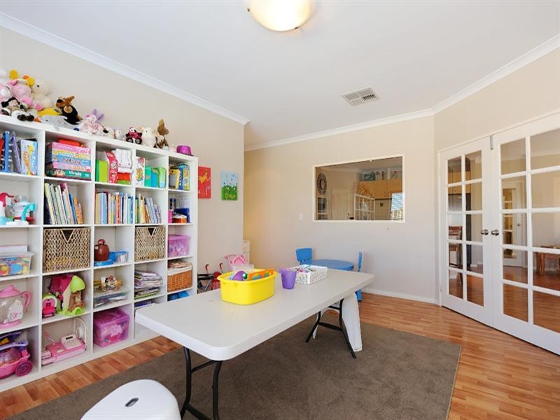 3 Lyon Road, Atwell WA 6164