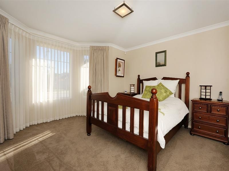 3 Lyon Road, Atwell WA 6164