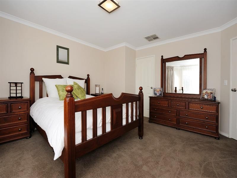 3 Lyon Road, Atwell WA 6164