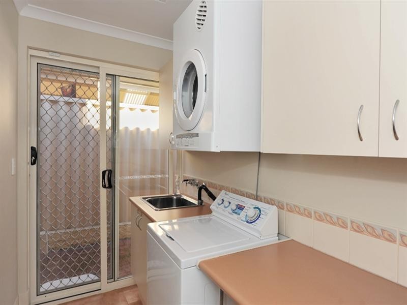 3 Lyon Road, Atwell WA 6164