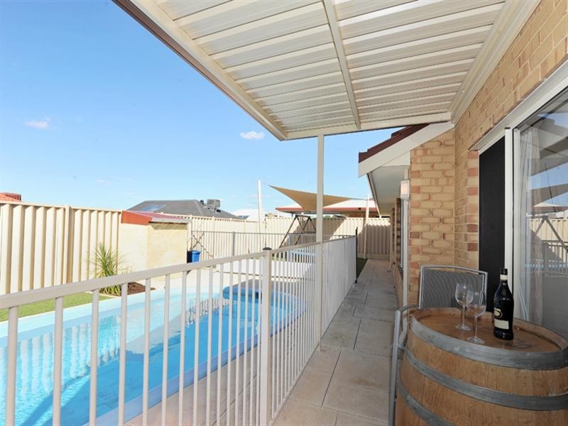 3 Lyon Road, Atwell WA 6164