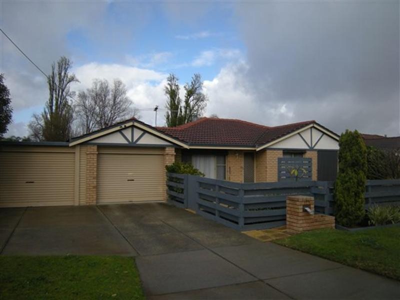 104 Strawberry Drive, Seville Grove WA 6112