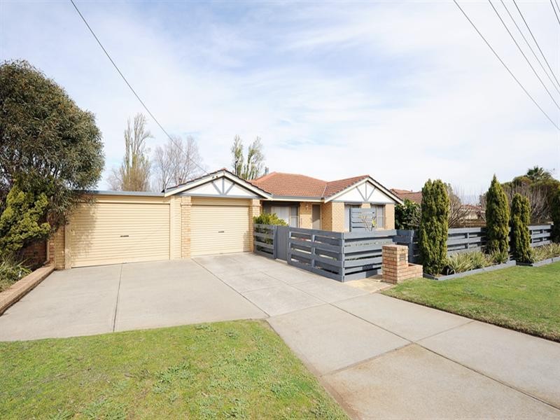 104 Strawberry Drive, Seville Grove WA 6112