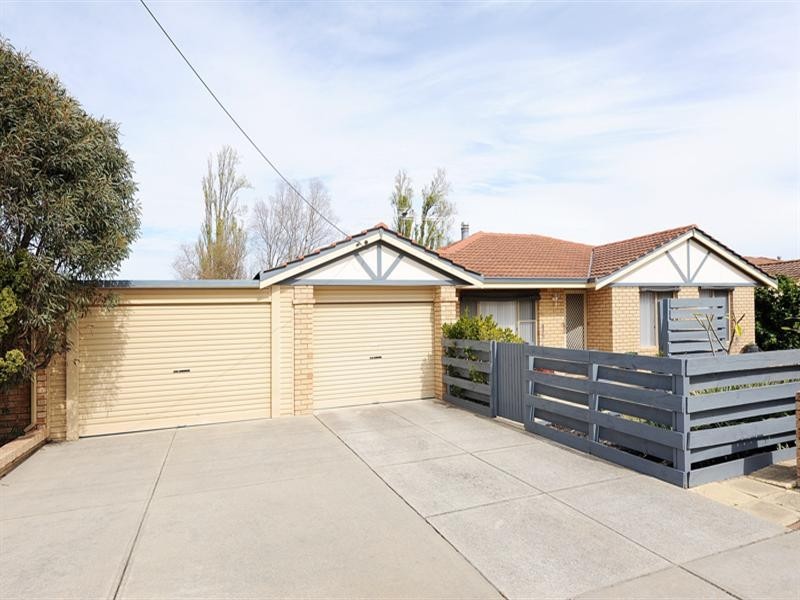 104 Strawberry Drive, Seville Grove WA 6112