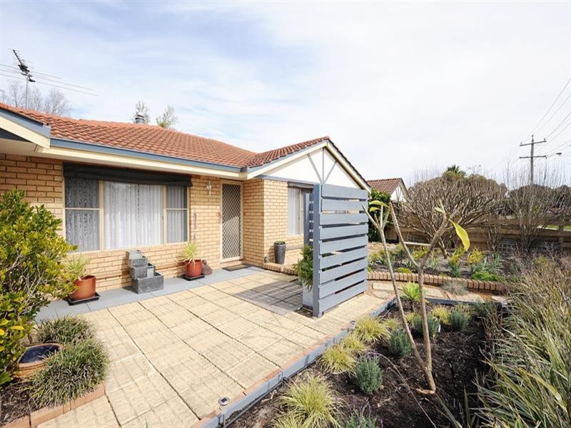 104 Strawberry Drive, Seville Grove WA 6112