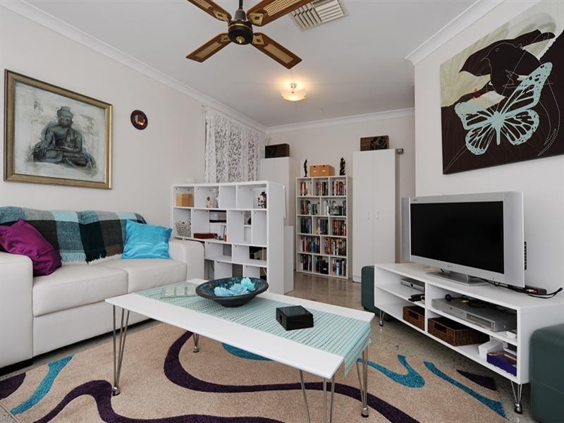 104 Strawberry Drive, Seville Grove WA 6112