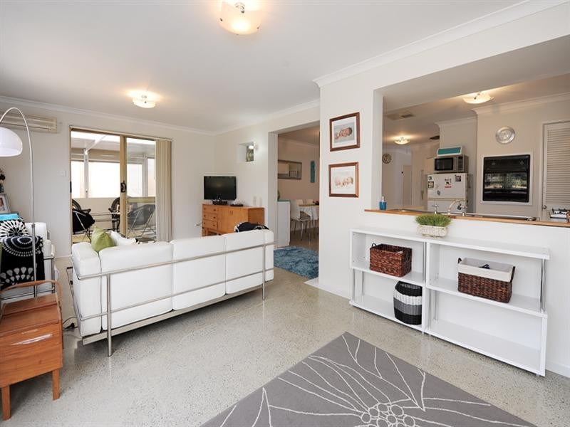 104 Strawberry Drive, Seville Grove WA 6112