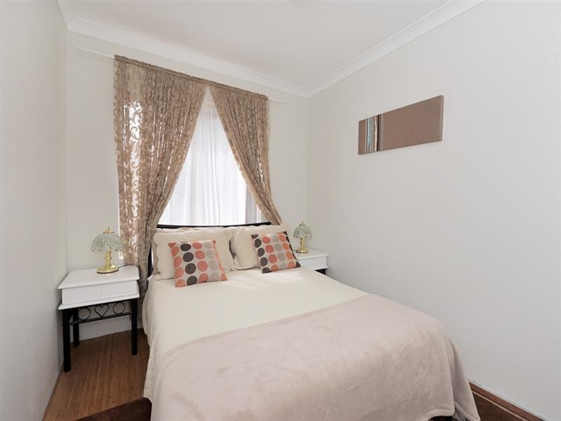 104 Strawberry Drive, Seville Grove WA 6112