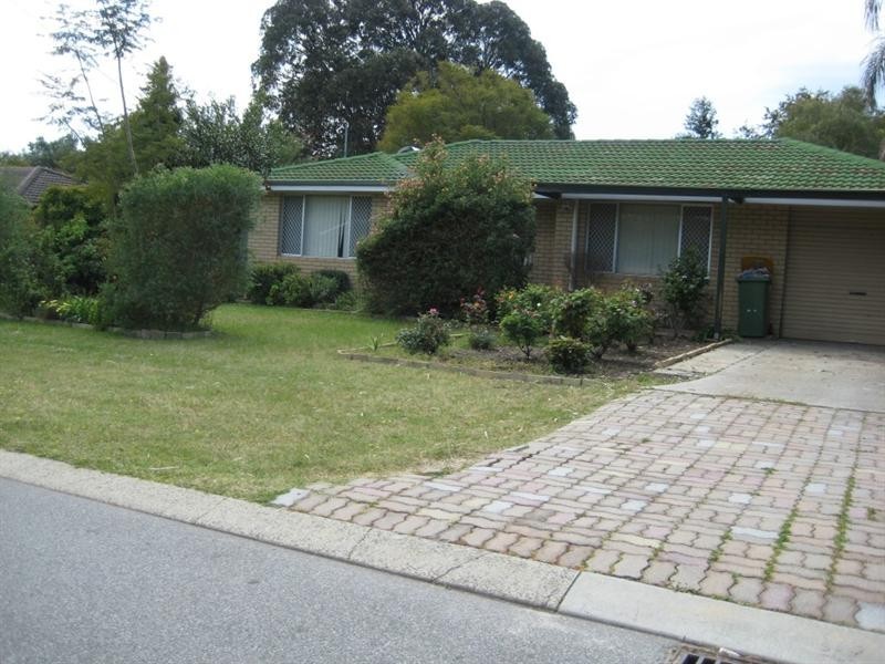 6 Silver Mallee Close, Camillo WA 6111