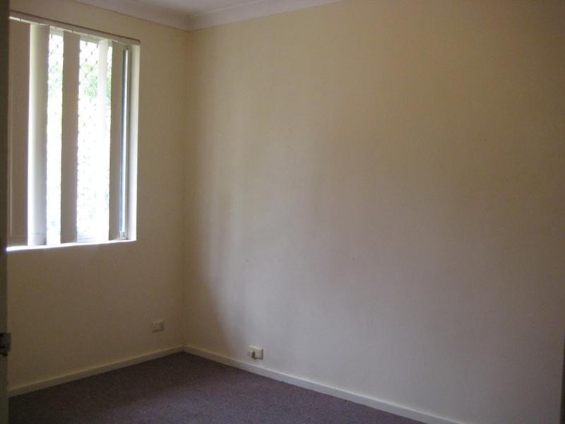 6 Silver Mallee Close, Camillo WA 6111