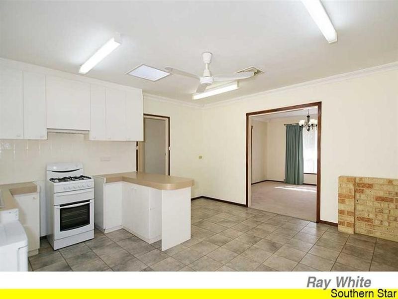 18 Banksia Road, Camillo WA 6111