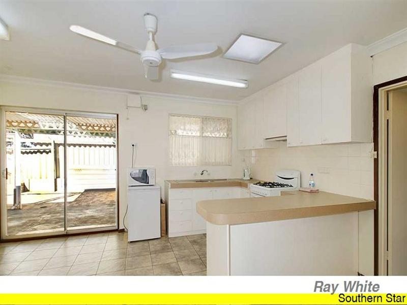 18 Banksia Road, Camillo WA 6111