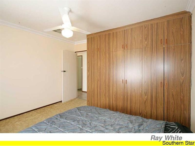 18 Banksia Road, Camillo WA 6111