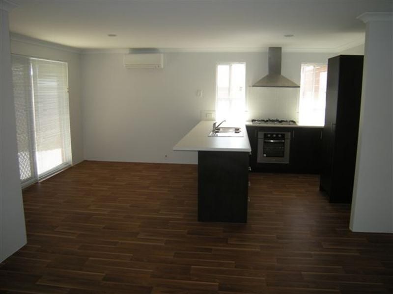 72 Chiltern Avenue, Brookdale WA 6112