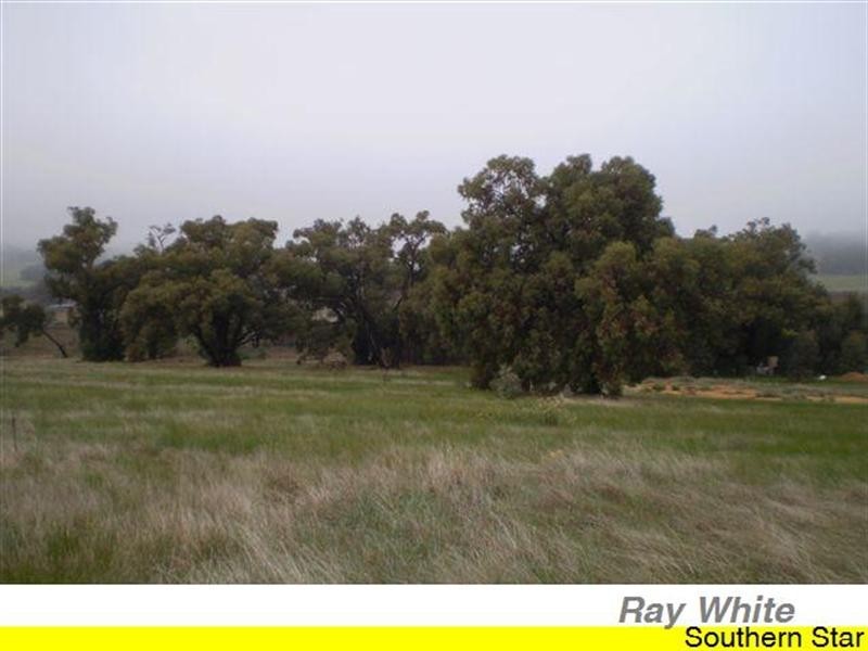 18 Mellows Road, Wandering WA 6308