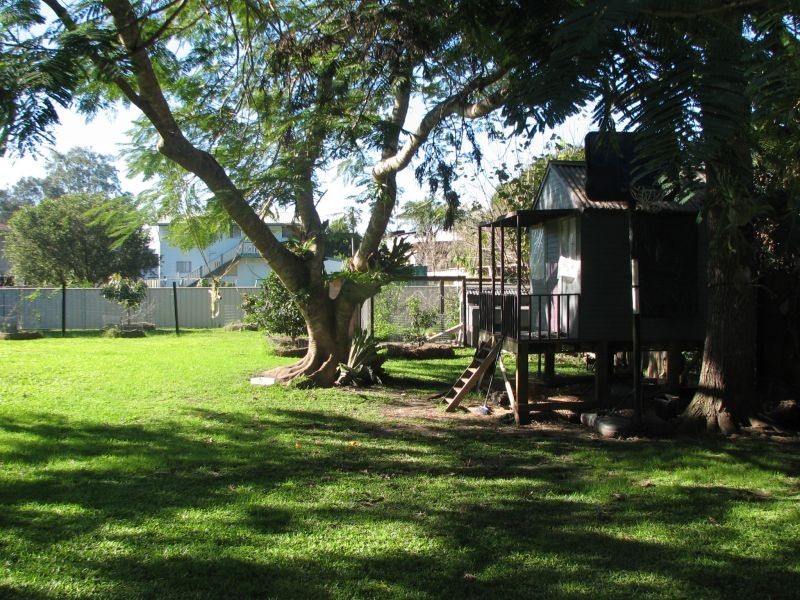 6 Carrington Street, Palmers Island NSW 2463