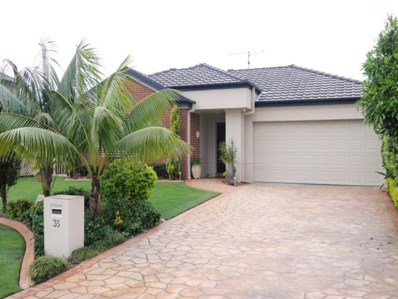 35 Oceania Drive, Yamba NSW 2464