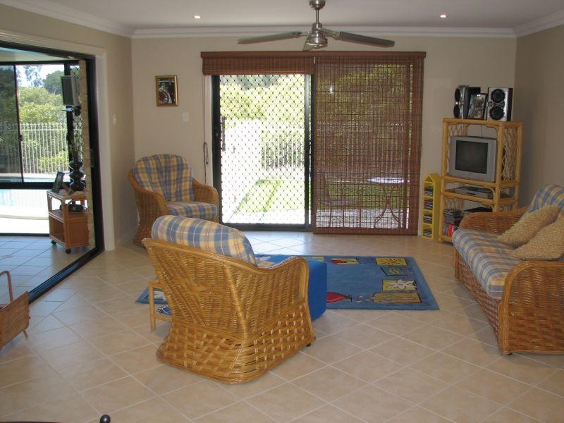 8 Bayview Drive, Yamba NSW 2464