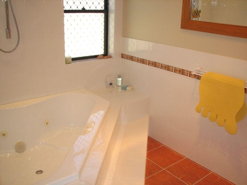 8 Bayview Drive, Yamba NSW 2464