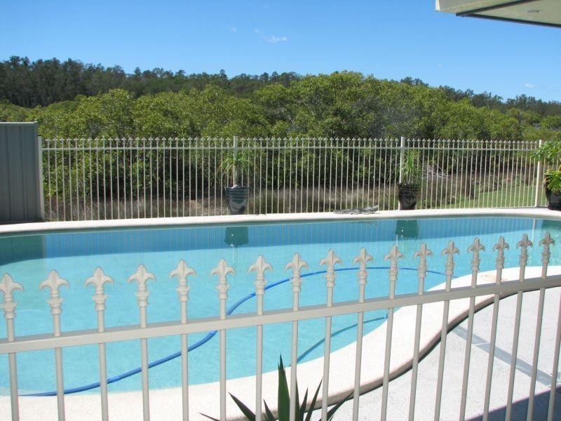 8 Bayview Drive, Yamba NSW 2464