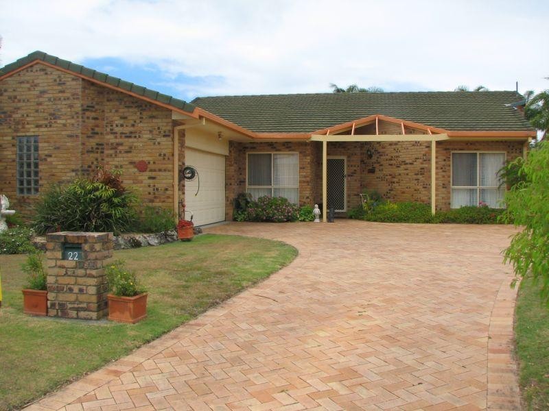 22 Admiralty Court, Yamba NSW 2464