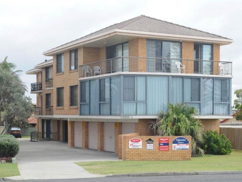 4/12 Pacific Parade, Yamba NSW 2464