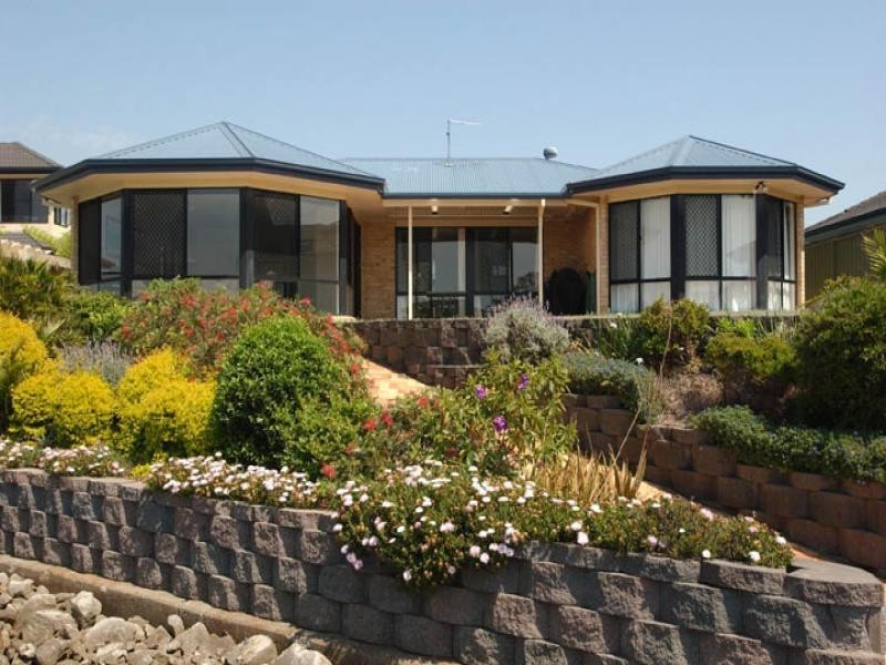 14 Edgewater Close, Yamba NSW 2464