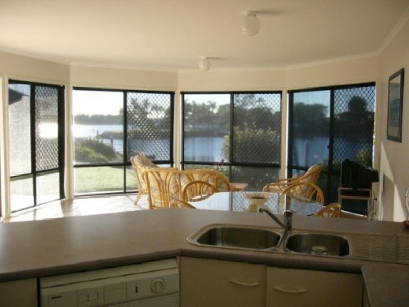 14 Edgewater Close, Yamba NSW 2464