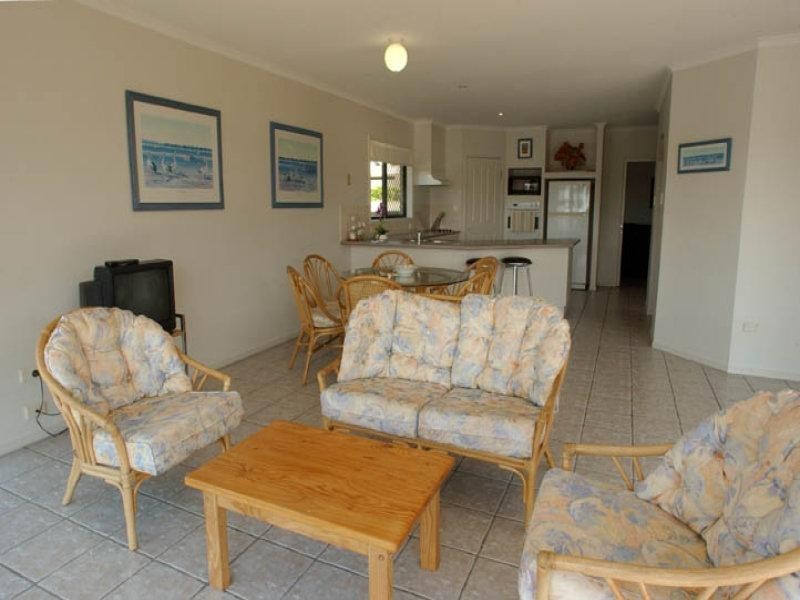 14 Edgewater Close, Yamba NSW 2464