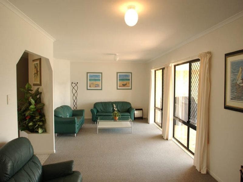 14 Edgewater Close, Yamba NSW 2464