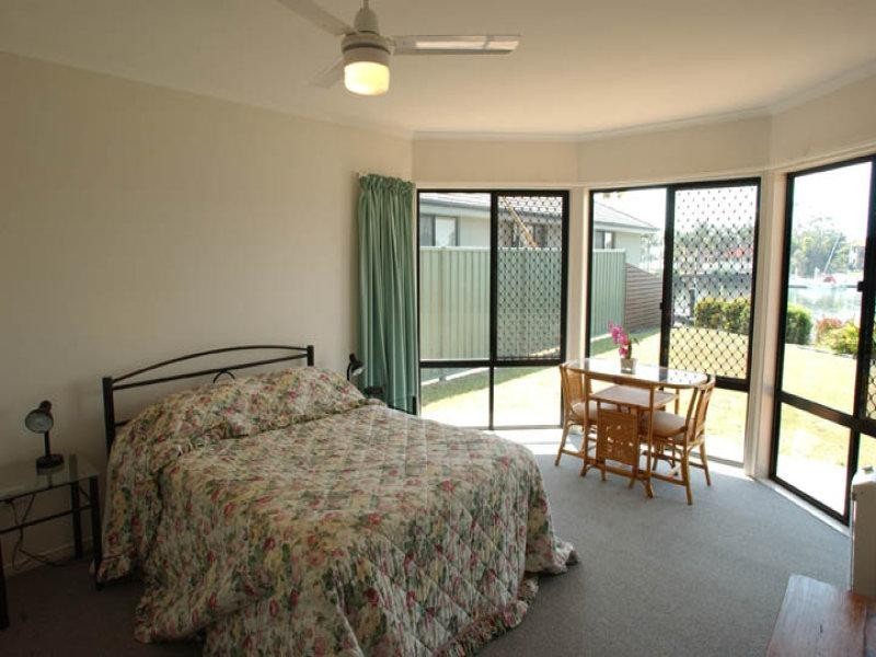 14 Edgewater Close, Yamba NSW 2464