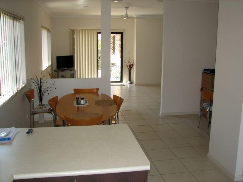 2/4 Witonga Drive, Yamba NSW 2464