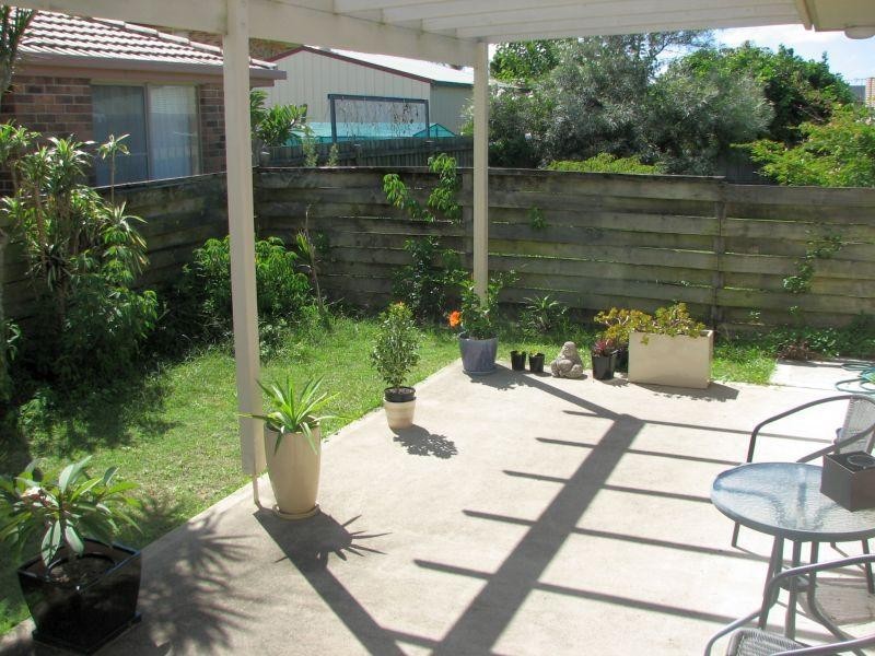 2/4 Witonga Drive, Yamba NSW 2464