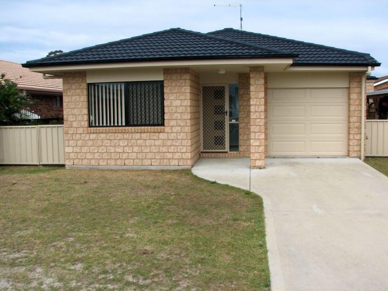 2/4 Witonga Drive, Yamba NSW 2464