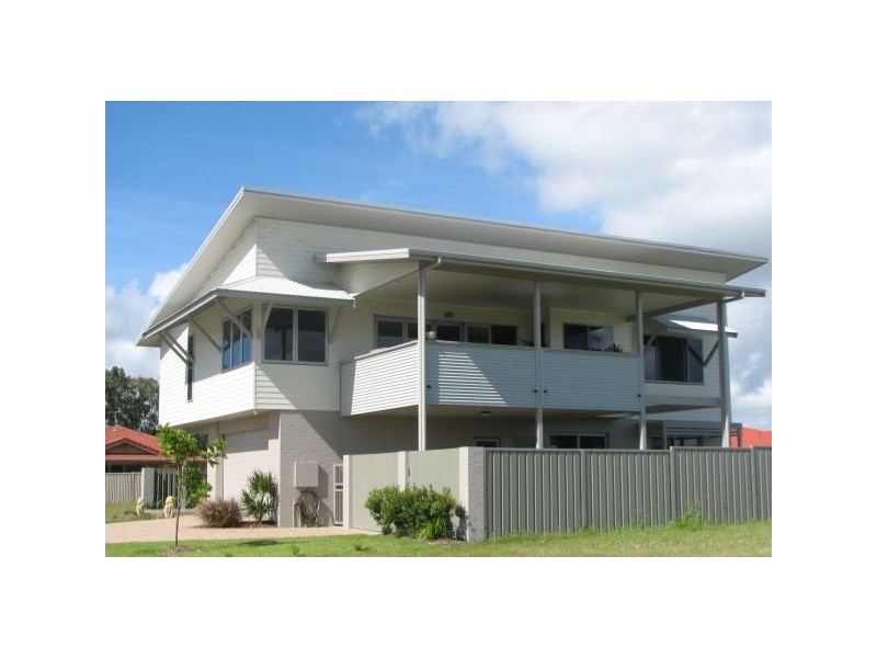 4 William Avenue, Yamba NSW 2464