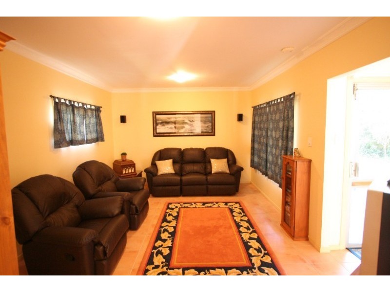 16 Moore Street, Victoria Point QLD 4165