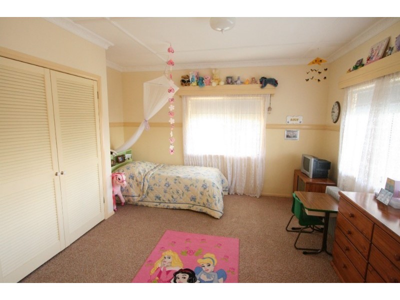 16 Moore Street, Victoria Point QLD 4165