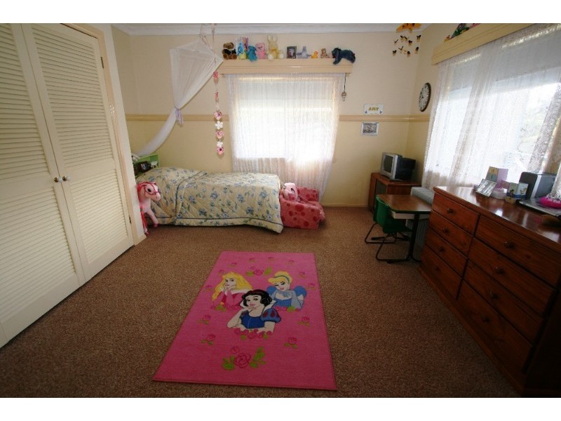 16 Moore Street, Victoria Point QLD 4165