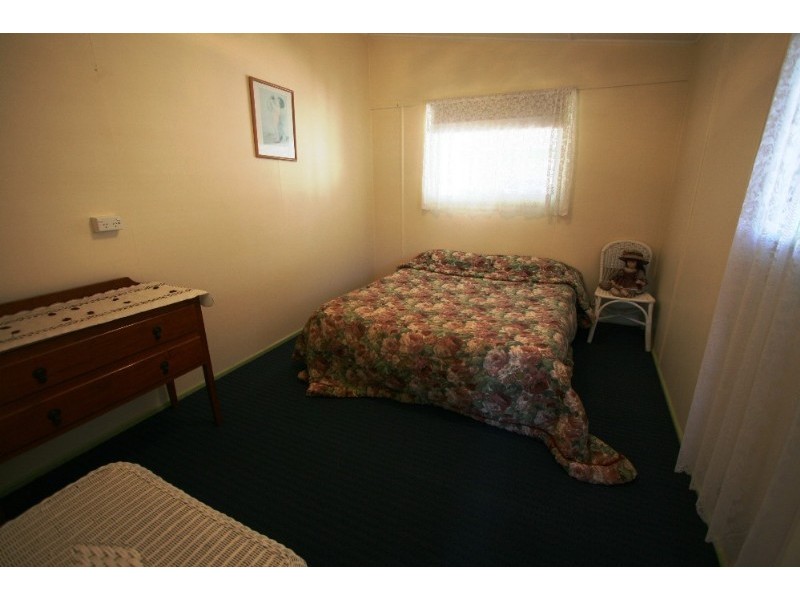 16 Moore Street, Victoria Point QLD 4165