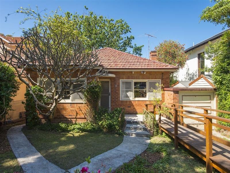 8 Sugarloaf Crescent, Castlecrag NSW 2068