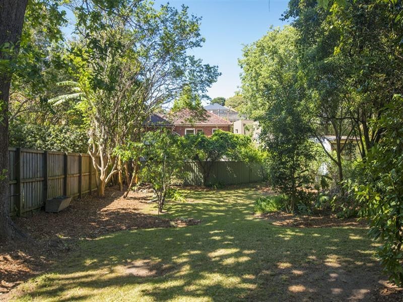 8 Sugarloaf Crescent, Castlecrag NSW 2068