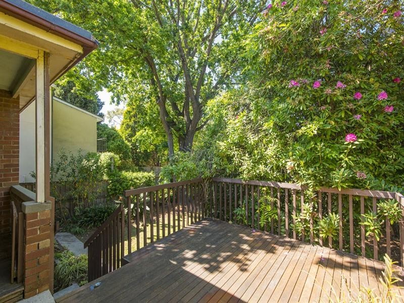 8 Sugarloaf Crescent, Castlecrag NSW 2068