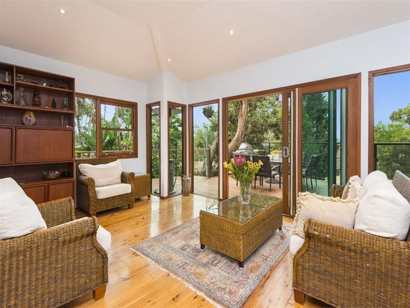 2 Harbour Lane, Middle Cove NSW 2068