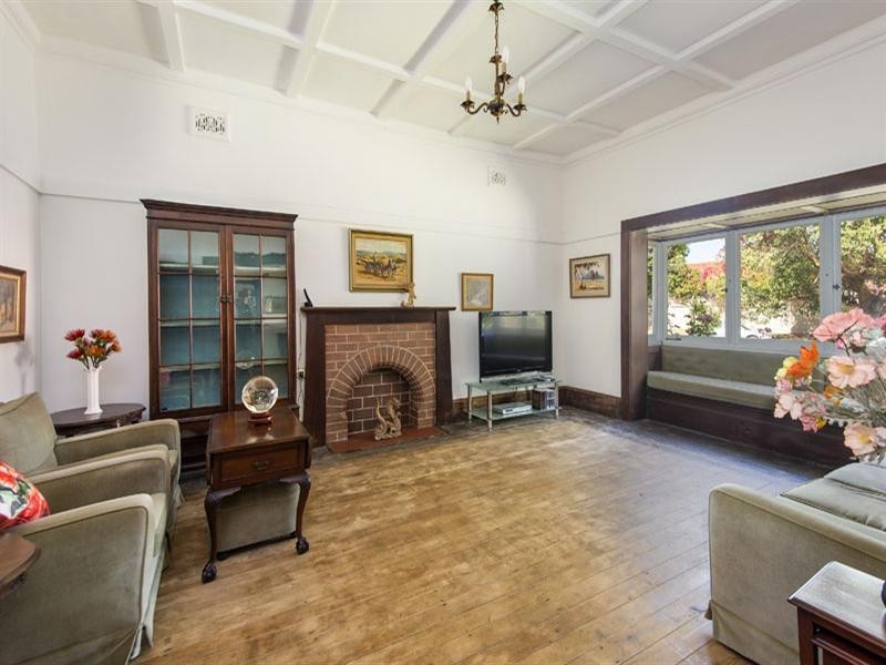 1 Clermiston Avenue, Roseville NSW 2069