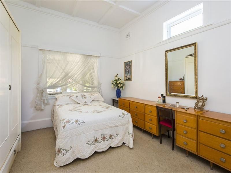 1 Clermiston Avenue, Roseville NSW 2069